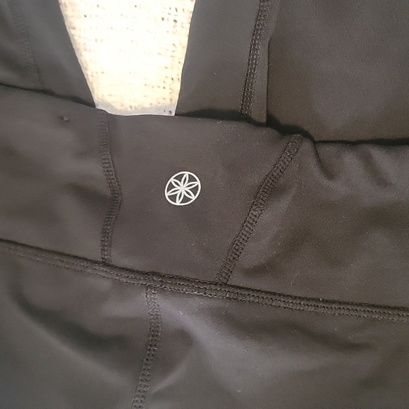 Fitness capris - Picture 3 of 3